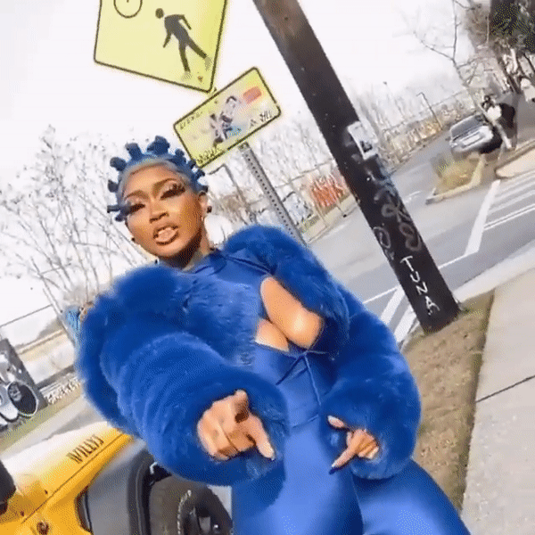 This image has an empty alt attribute; its file name is JADA-KINGDOM.-GIF.-Breasts.-Blue-fur-jacket.-1.1-their-ref-ezgif.com-gif-maker2.gif