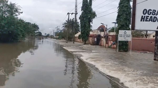 This image has an empty alt attribute; its file name is UBANIZED-MEDIA.-GIF.-Ogbaru.-Floods-in-Anambra-State-2022.-1.5-their-ref-ezgif.com-gif-maker4.gif